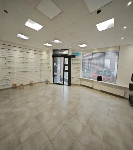 Retail in Roubaix for lease - Interior Photo - Image 3 of 6