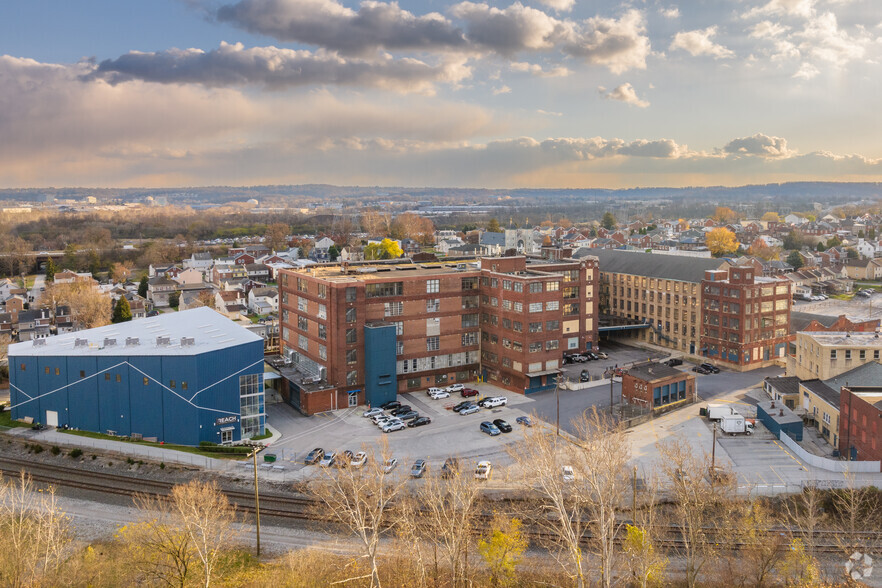 401 E 4th St, Bridgeport, PA for lease - Building Photo - Image 1 of 19