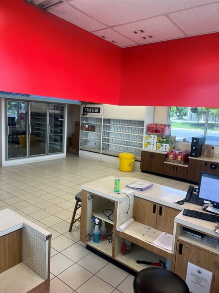 300 Centerville Rd, Lancaster, PA for lease - Building Photo - Image 2 of 3