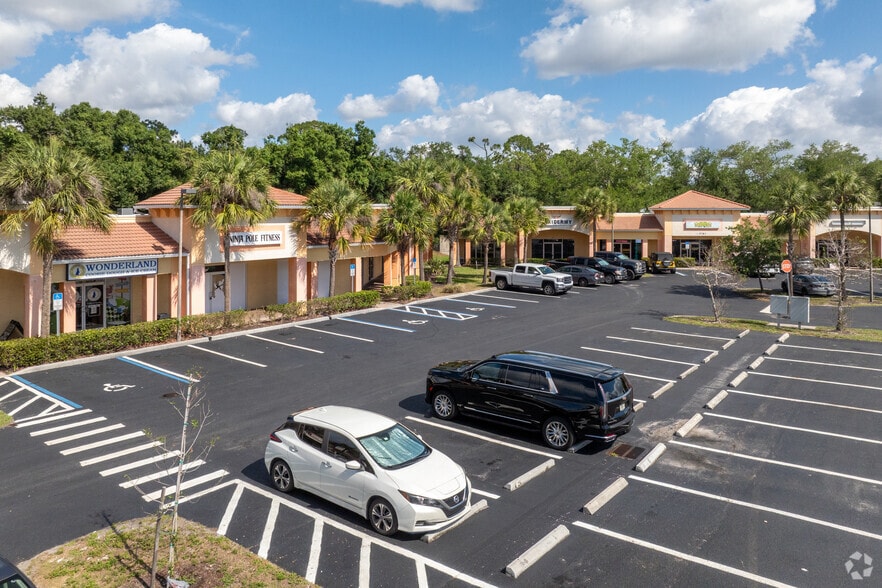 5781-5783 Bayshore Rd, North Fort Myers, FL for lease - Building Photo - Image 2 of 8