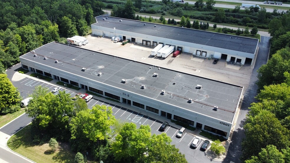 17901 Woodland Dr, New Boston, MI for lease - Building Photo - Image 2 of 3