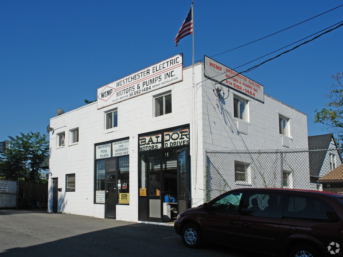 50 Vernon Ln, Elmsford, NY 10523