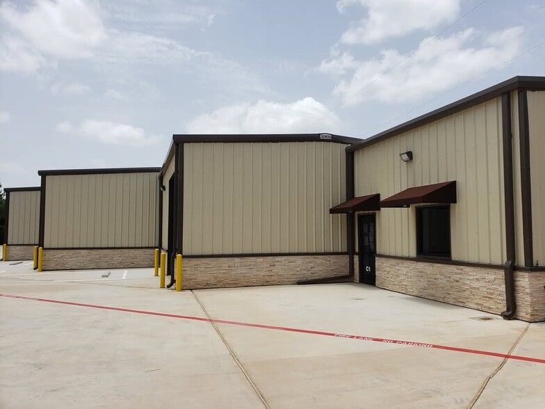 4213 N Frazier St, Conroe, TX for lease - Building Photo - Image 2 of 3