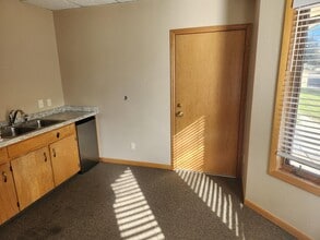 421 21st Ave, Longmont, CO for lease Interior Photo- Image 2 of 10