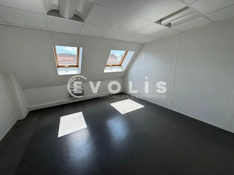Office in Amiens for lease - Interior Photo - Image 3 of 3
