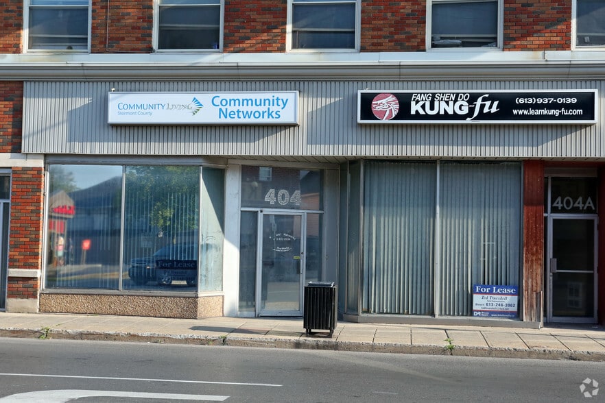 400-404 Montreal Rd, Cornwall, ON for lease - Building Photo - Image 2 of 3