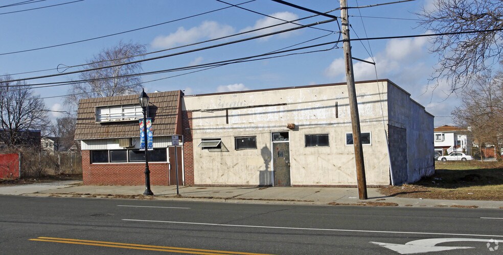 873 Montauk Hwy, Copiague, NY for sale - Building Photo - Image 1 of 1