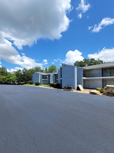 225 W McDowell Rd, Jackson, MS for sale - Building Photo - Image 1 of 1