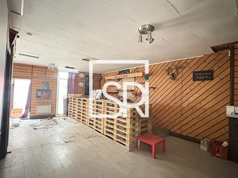 Retail in Clermont-Ferrand for sale - Interior Photo - Image 2 of 10
