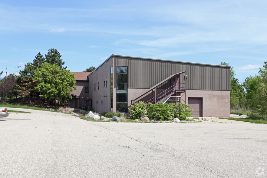 65066560 Hanna Lake Ave SE, Caledonia, MI 49316