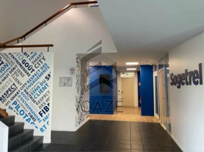 Office in Canéjan for lease - Lobby - Image 3 of 5