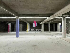 Retail in Versailles for lease Interior Photo- Image 2 of 4