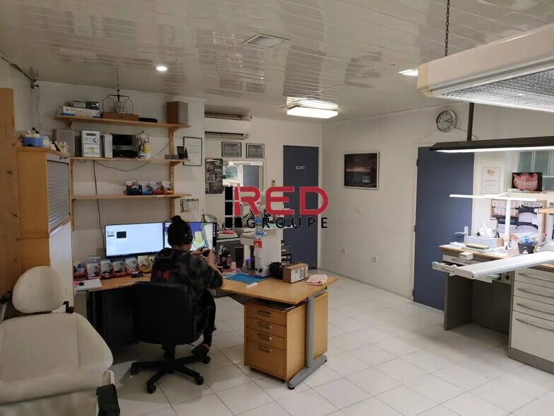 Office in Aix-en-Provence for sale - Interior Photo - Image 2 of 3