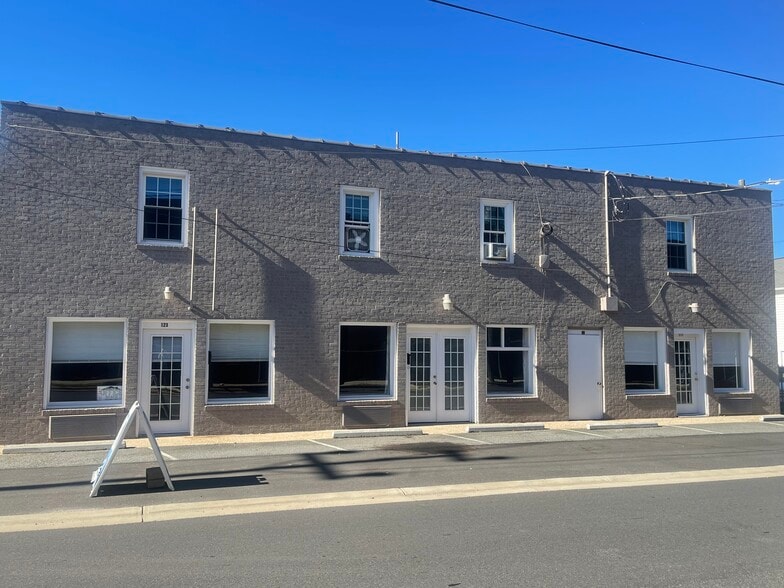 117-123 Brawley Ave, Mooresville, NC for lease - Building Photo - Image 1 of 8