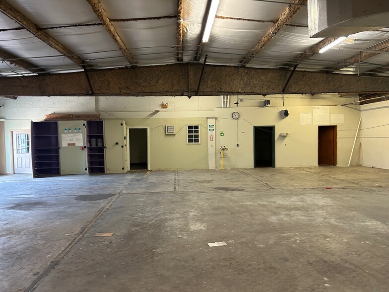 332 Twin City Hwy, Port Neches, TX for lease - Interior Photo - Image 2 of 5