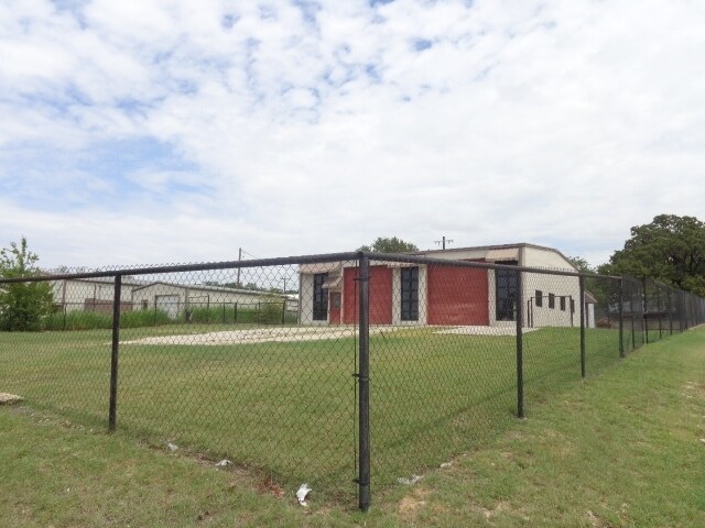 612 13th St, Bridgeport, TX for sale - Building Photo - Image 1 of 1