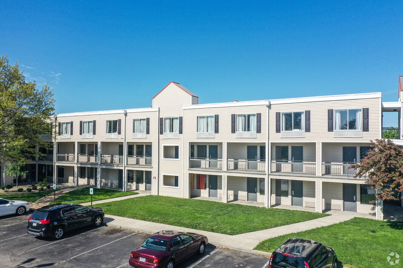 887 Morse Rd, Columbus, OH 43229