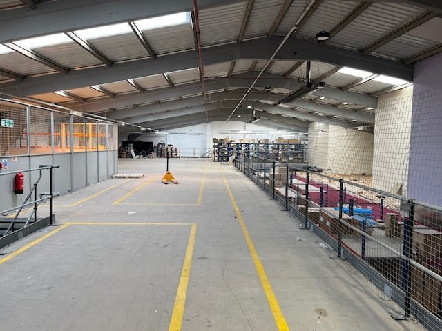 Phoenix Clos, Heywood for lease Interior Photo- Image 1 of 6