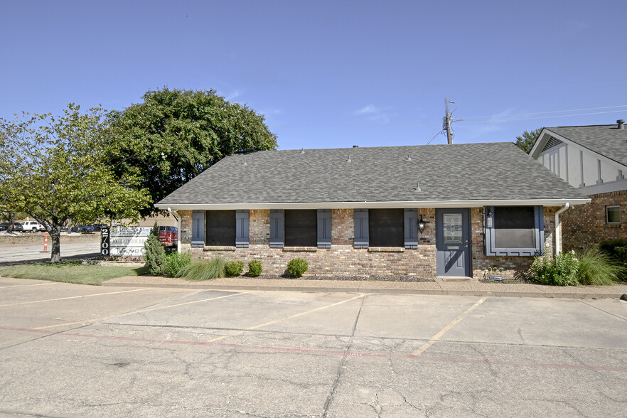 2700 Brown Trl, Bedford, TX for sale - Primary Photo - Image 1 of 18