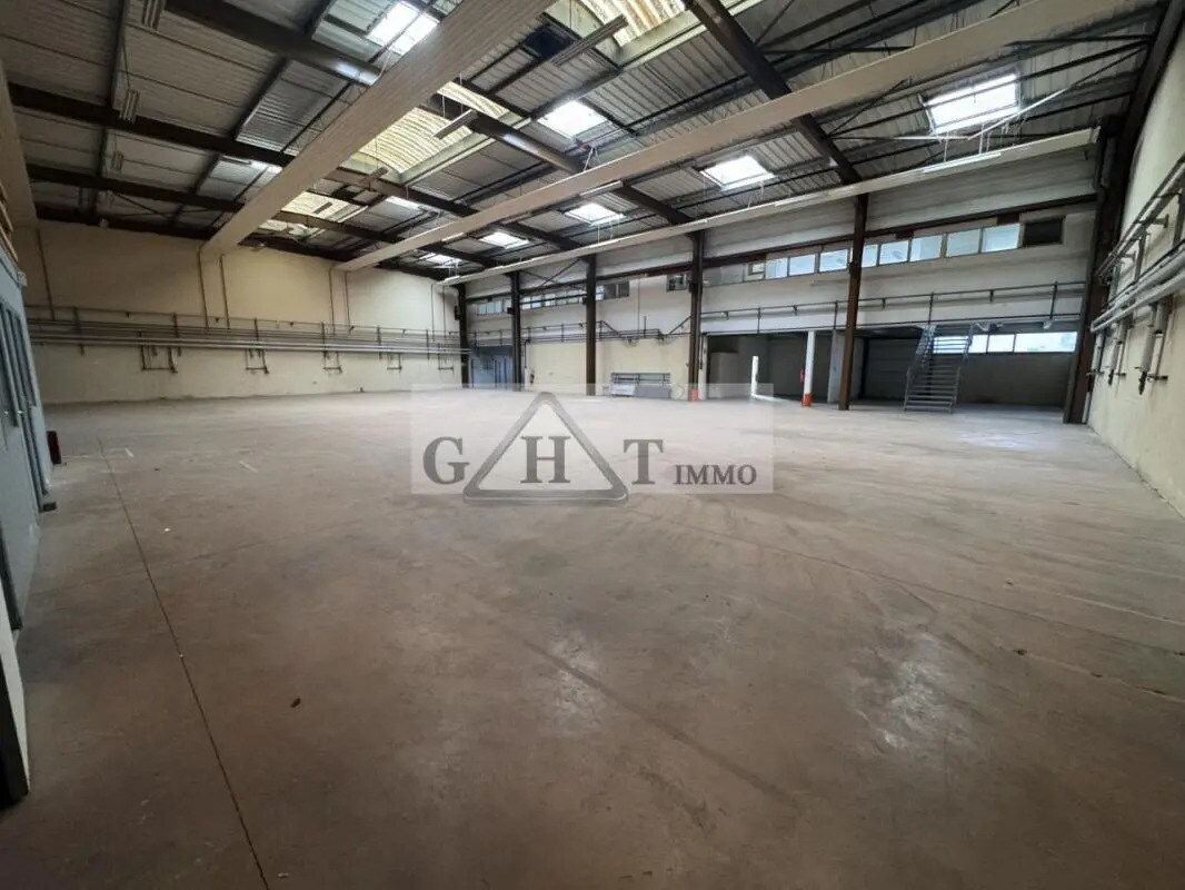 Industrial in Cergy for lease Interior Photo- Image 1 of 17