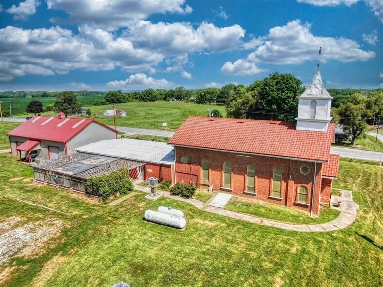 100 S Lynn St, Dover, MO for sale - Primary Photo - Image 1 of 11