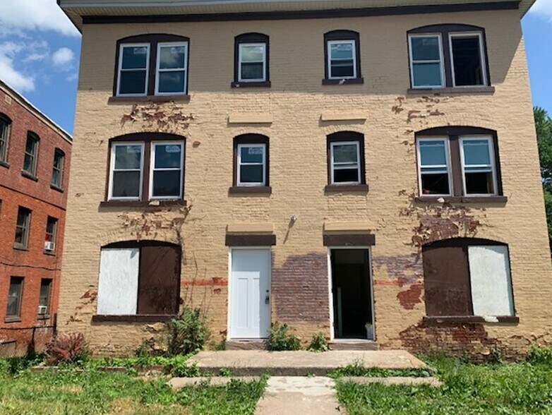 228 Maple Ave, Hartford, CT 06114