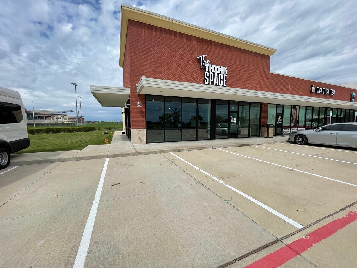 3220 Kirby Dr, Pearland, TX 77584