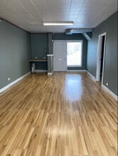 381 N York Rd, Elmhurst, IL for lease Interior Photo- Image 2 of 5