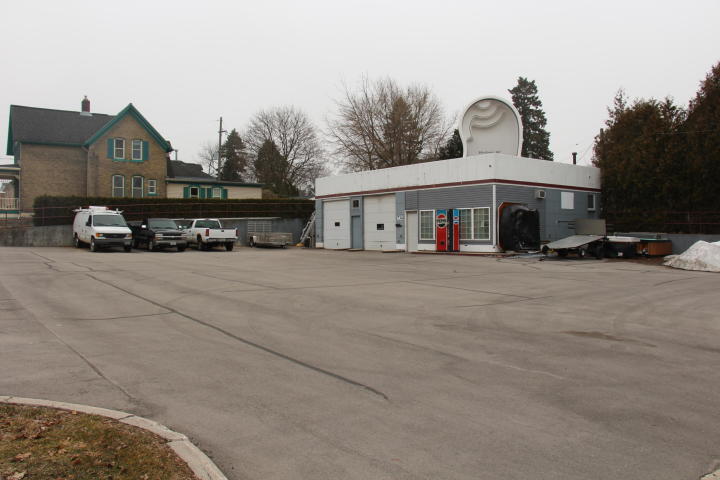 734 N 8th St, Manitowoc, WI for sale - Primary Photo - Image 1 of 1