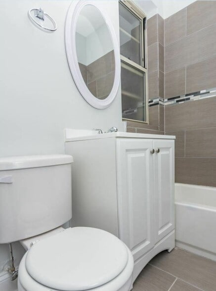 7816 S Cornell Ave, Chicago, IL for sale - Building Photo - Image 2 of 5