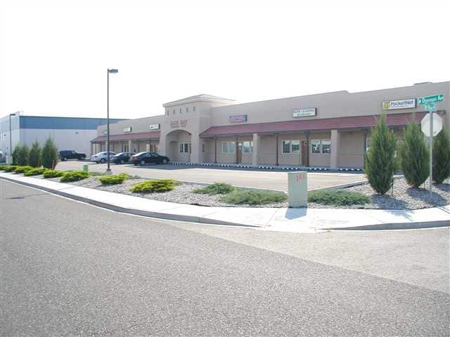 6503 W Okanogan Ave, Kennewick, WA for lease - Primary Photo - Image 1 of 40