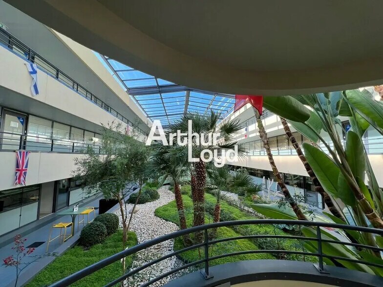 Office in Valbonne for lease - Building Photo - Image 2 of 12