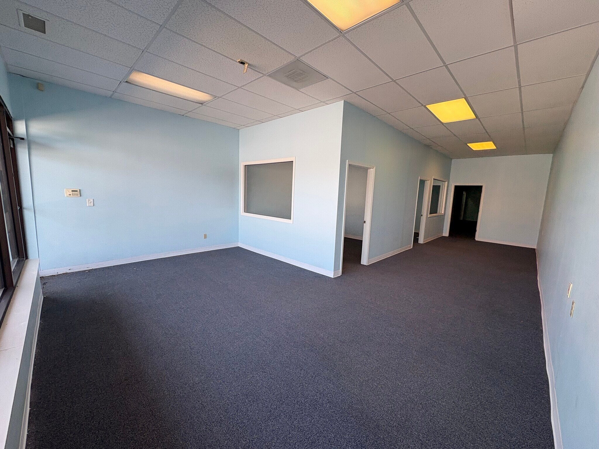 5646 N 90th St, Omaha, NE for lease Interior Photo- Image 1 of 2