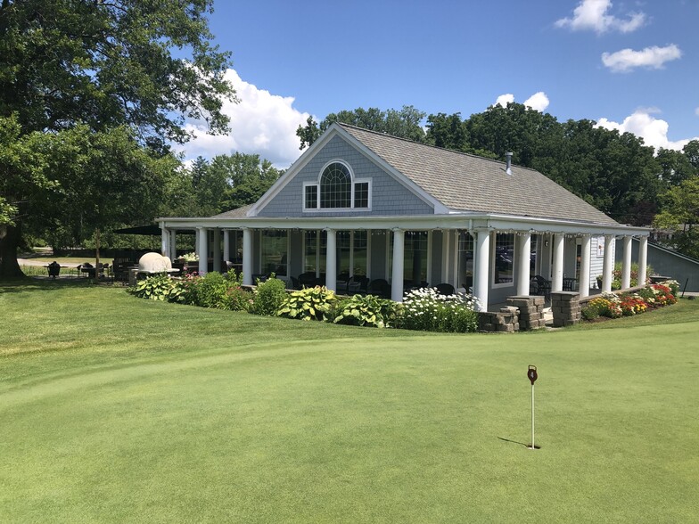 1017 Golf Course Ln, Oneida, NY for sale - Building Photo - Image 3 of 5