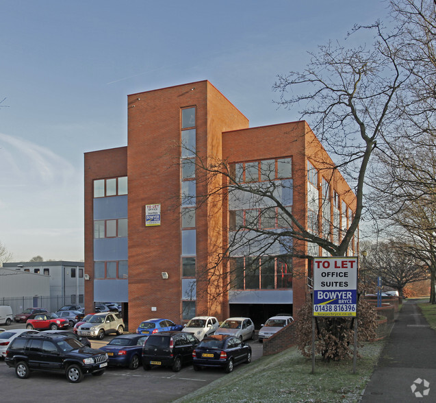 1-5 Argyle Way, Stevenage for lease - Primary Photo - Image 1 of 9