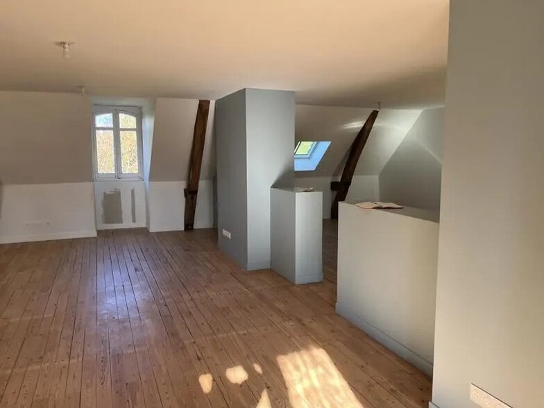 Retail in Joué-lès-Tours for lease - Interior Photo - Image 2 of 3