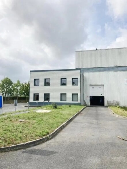 Flex in Verneuil-en-Halatte for lease - Building Photo - Image 2 of 11