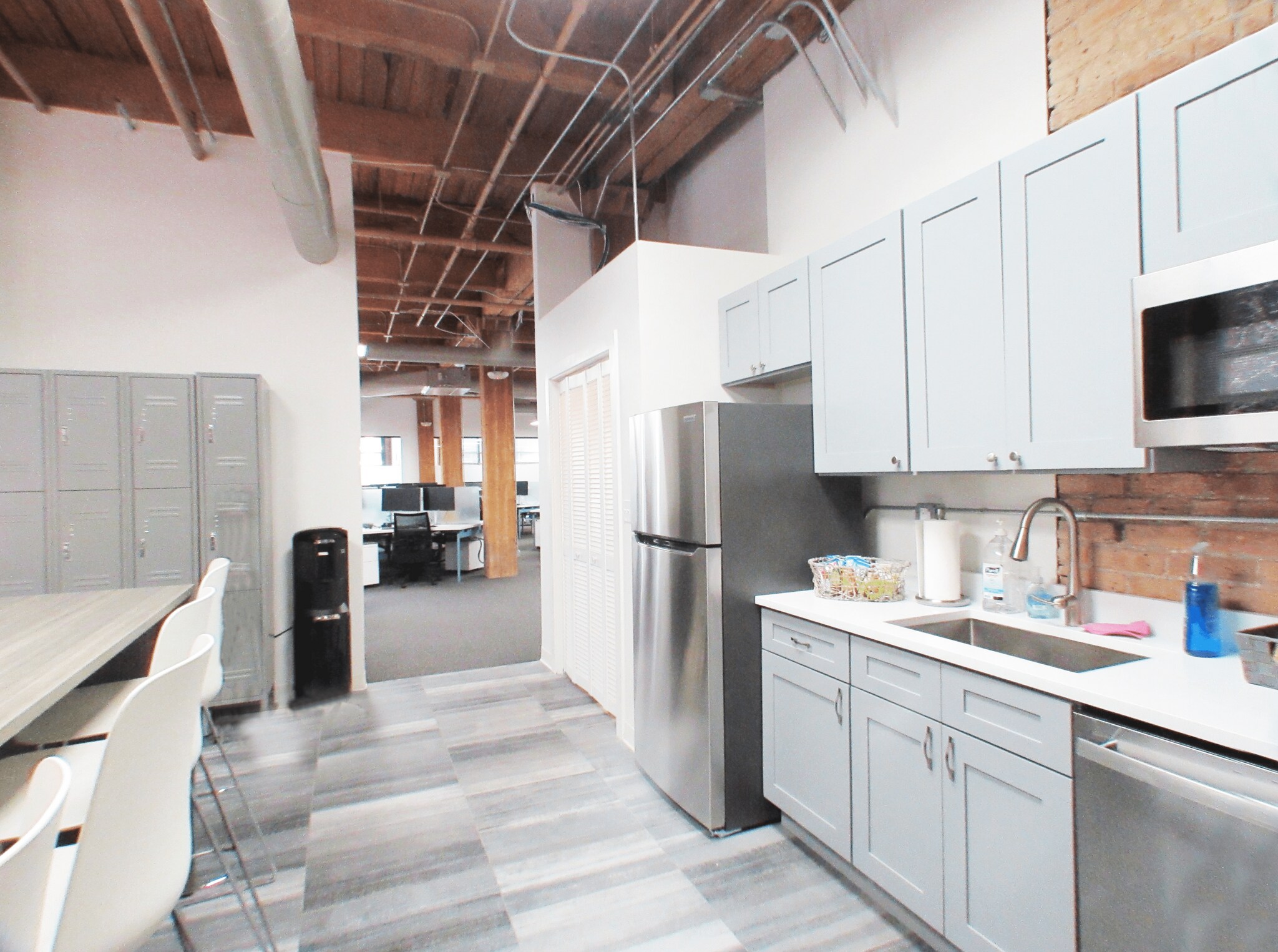 566 W Adams St, Chicago, IL for lease Building Photo- Image 1 of 8