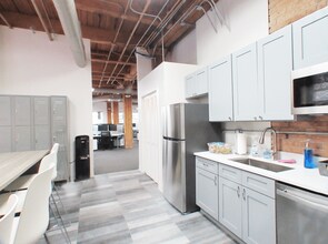 566 W Adams St, Chicago, IL for lease Building Photo- Image 1 of 8