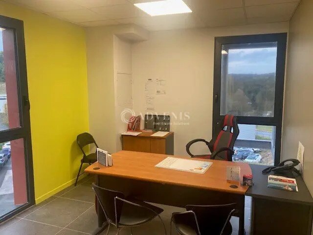 Office in NOTRE-DAME-DE-SANILHAC for lease - Interior Photo - Image 2 of 7