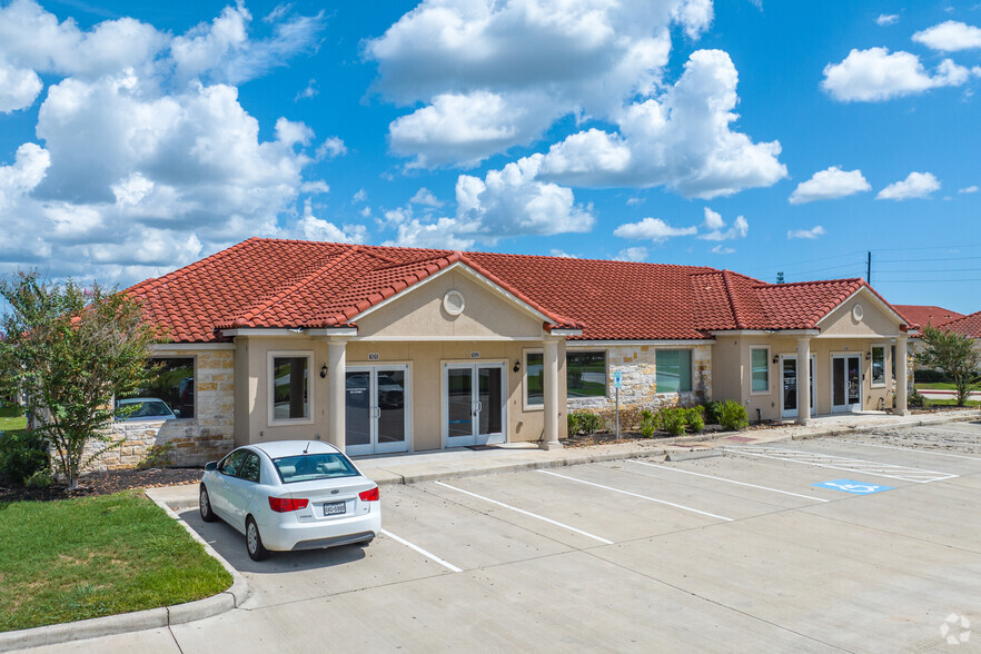 2743 Smith Ranch Rd, Pearland, TX for lease - Building Photo - Image 1 of 10