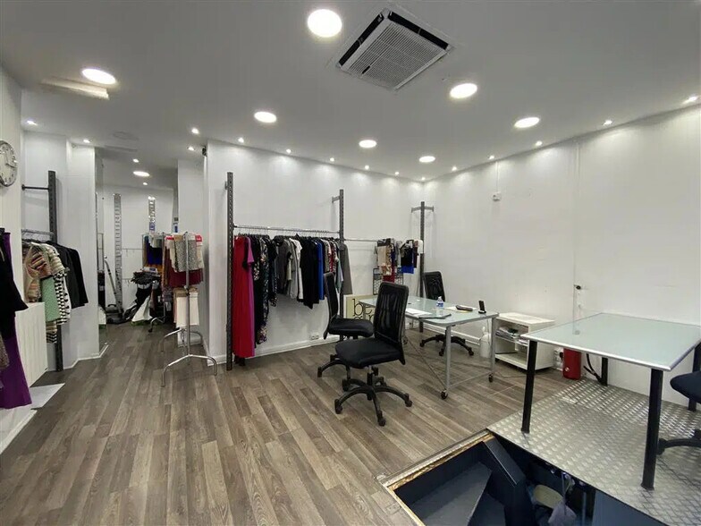 Retail in Paris for lease - Building Photo - Image 3 of 7