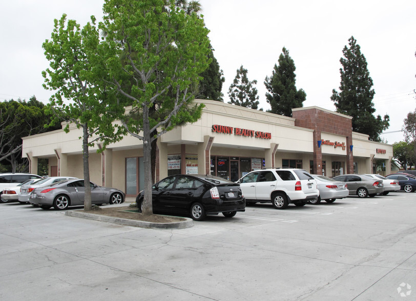 11803-11899 Del Amo Blvd, Los Angeles, CA for lease - Primary Photo - Image 3 of 4