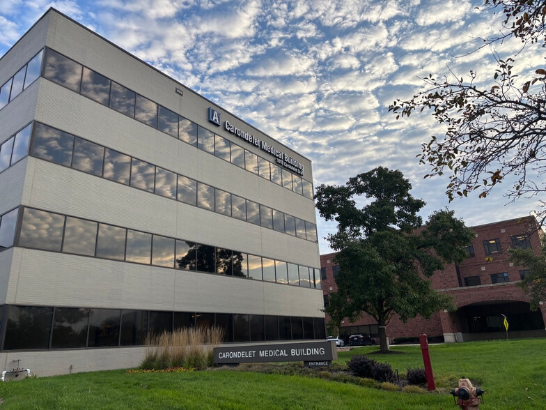 1010 Carondelet Dr, Kansas City, MO for lease - Building Photo - Image 1 of 4