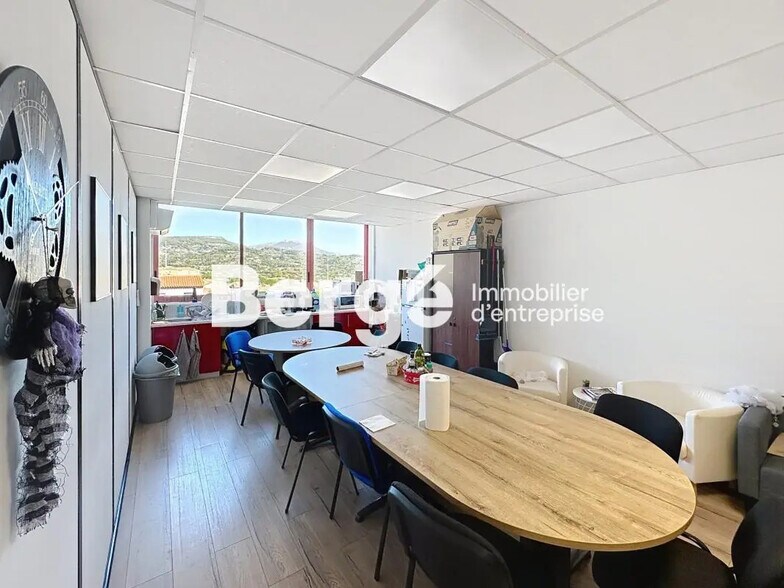 Office in Grasse for lease - Interior Photo - Image 1 of 5