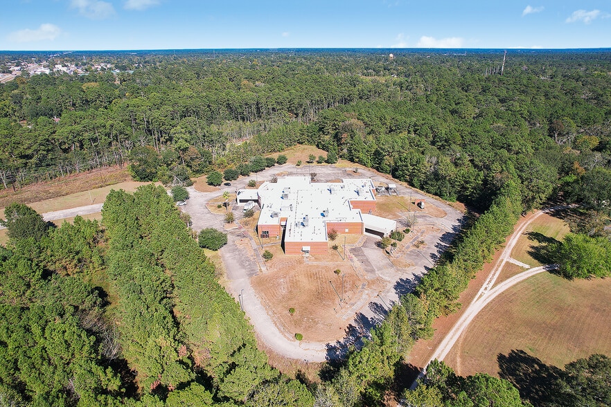 1017 S Travis Ave, Cleveland, TX for sale - Building Photo - Image 3 of 13