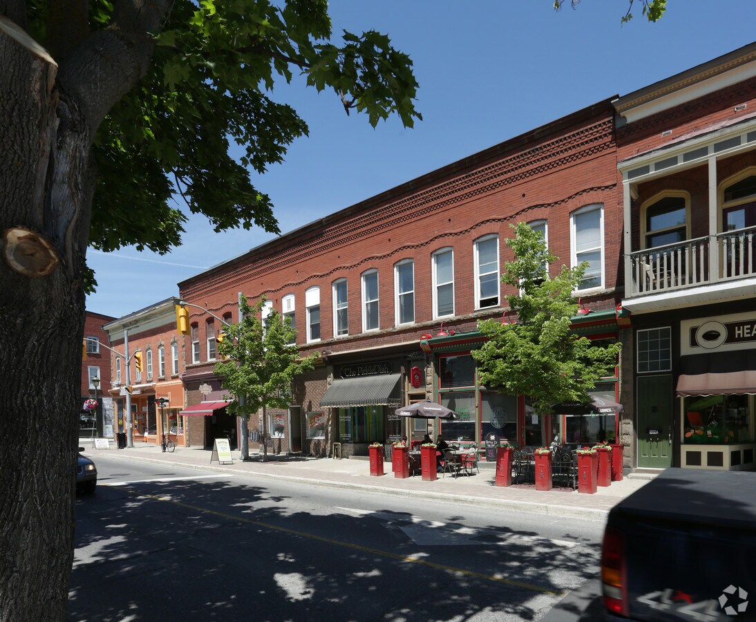 113 Bridge St, Carleton Place, ON K7C 2V4