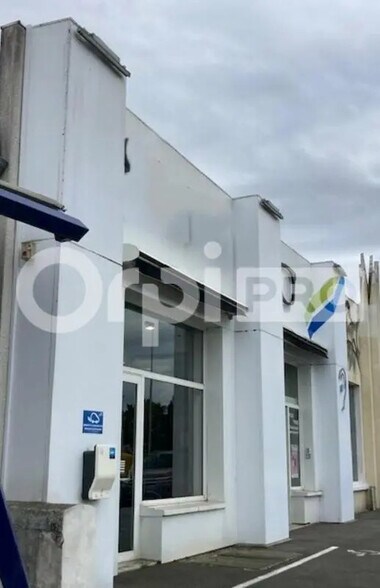 Retail in Saran for lease - Building Photo - Image 2 of 5