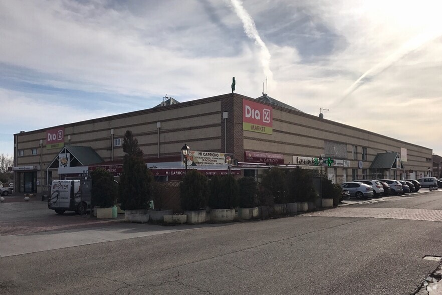 Avenida Pico Ocejón, 2, Villanueva de la Torre, Guadalajara for sale - Building Photo - Image 2 of 5