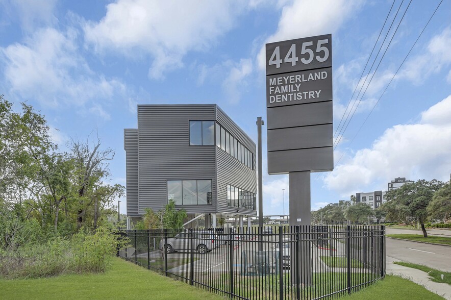 4455 N Braeswood Blvd, Houston, TX for lease - Building Photo - Image 3 of 45